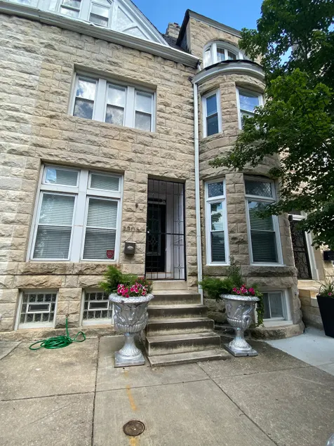 4 bdr/3.5 baths.Beautiful/centrally loc. - Image 1