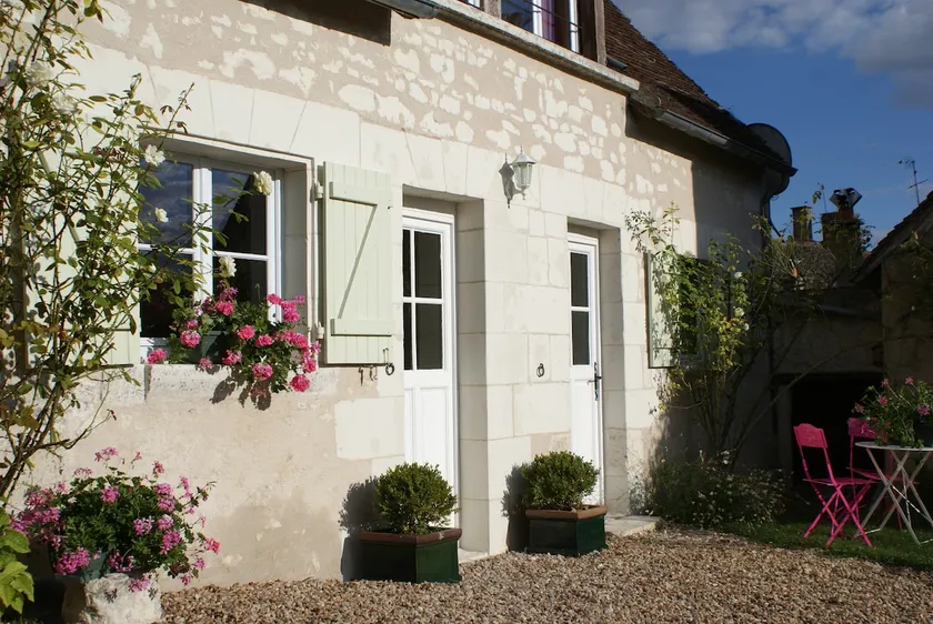Charming cottage in the heart of a village in the Loches area. - Image 1