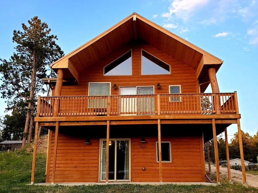 Custer Pine Palace - Image 1