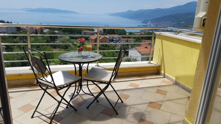 Charming Apartment 2 with a View - Image 1