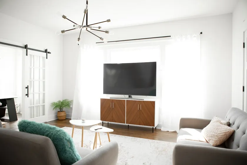 4K TV, ⚡️ fast WiFi, close to everything in OKC! - Image 1