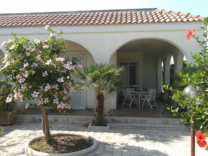 Lecce - seaside: villa with garden - Image 1