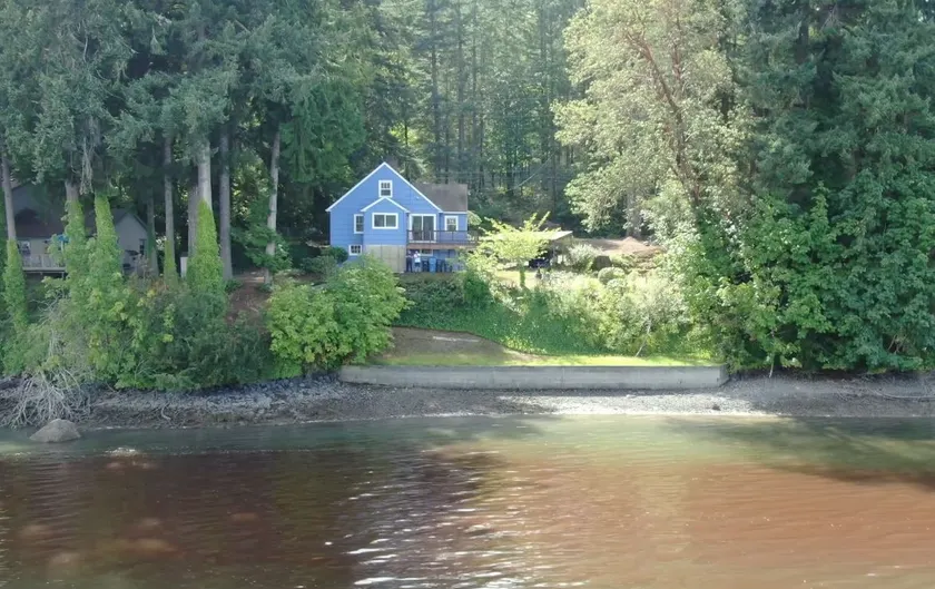Waterfront Blue House - Image 1