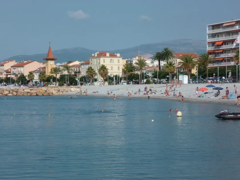 F1 / 4 pers / 35 m2 / Parking / Air conditioning / Sea 2 min away - Image 1