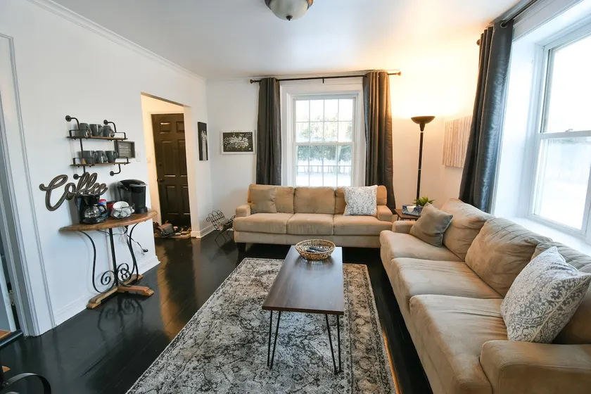 Farmhouse Style Home close to Downtown Green Bay - Image 1