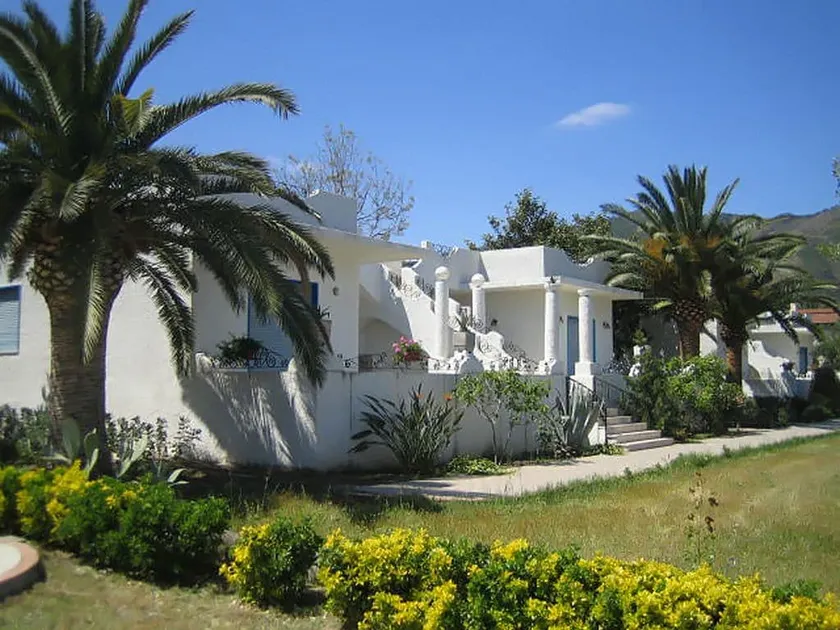 Villa Iolanda ”Arancione” a stone's throw from the sea - Image 1