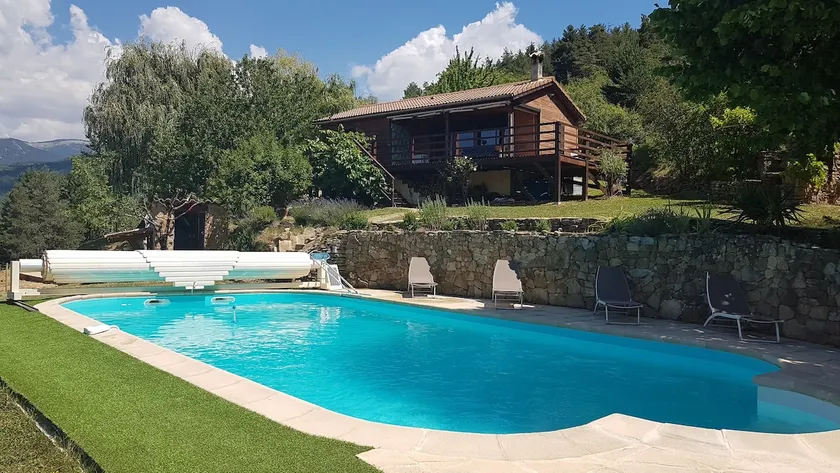 Nice Small Cottage with Pool - Image 1