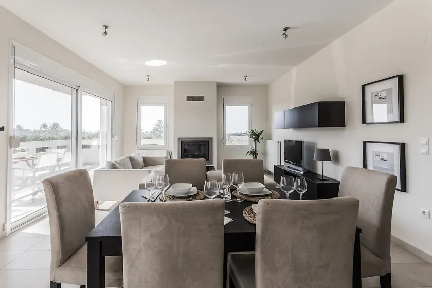Μodern apartment with big garden - Image 1