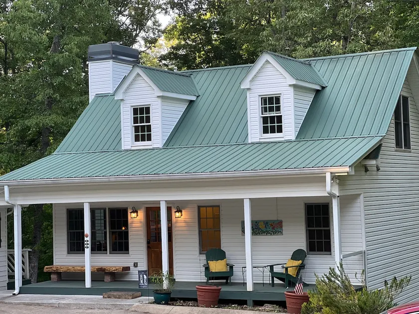 Cozy Sawmill Cottage - 2Bedroom 2Bath on Acreage - Image 1