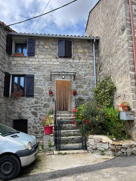 Beautiful stone house in the heart of a Corsican village - Image 1
