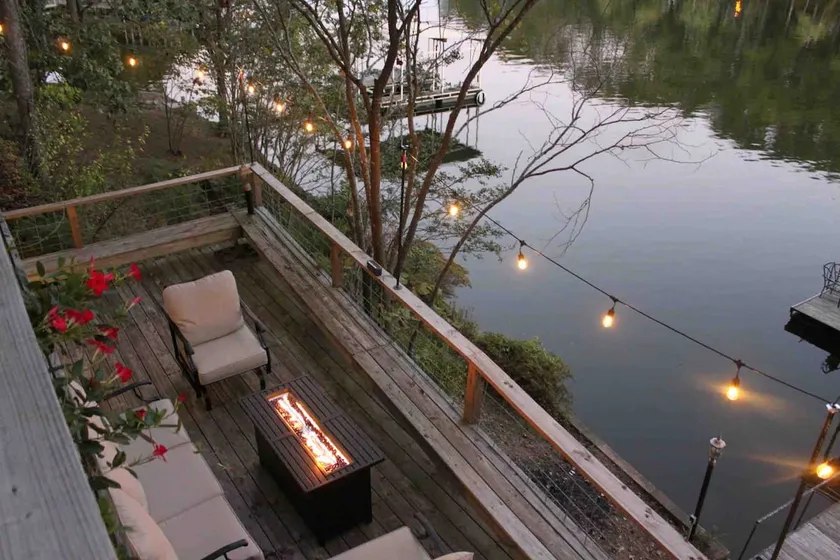 Water Front Lake Escape - Image 1