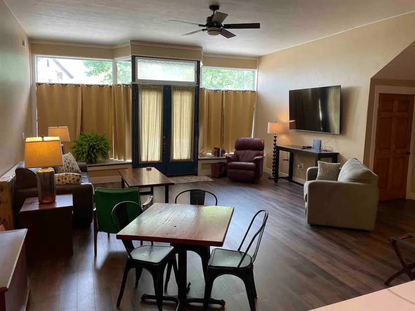Spacious Bay View Historic Storefront Apartment - Image 1