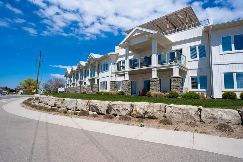 Beach Front cottage at Long Point - Image 1