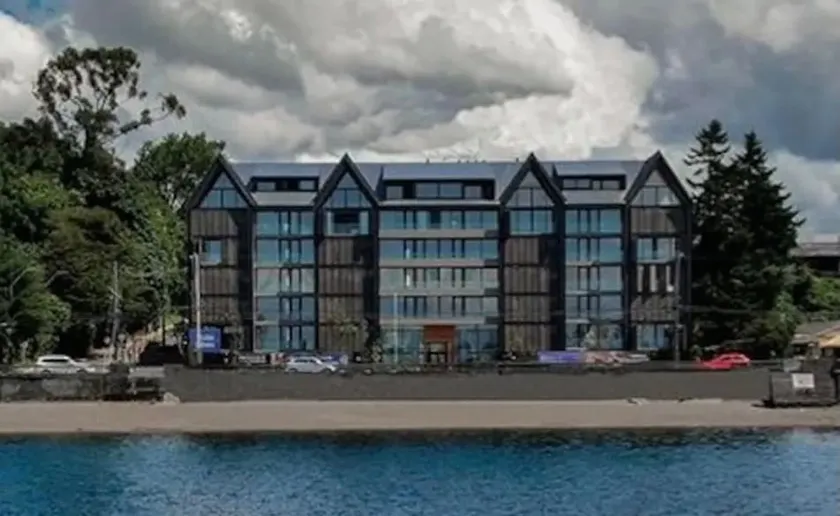 Heated pool, facing the lake and close to everything - Image 1