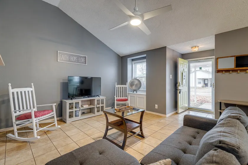 Charming home w/ Patio Lounge + Near ULM & Airport - Image 1