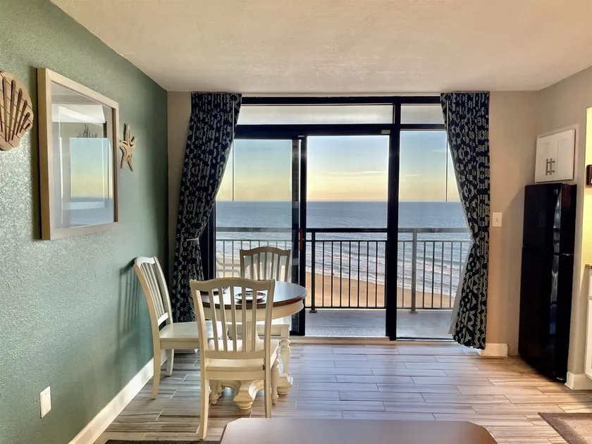 Modern Beachfront Condo oceanfront views 1018 - Image 1