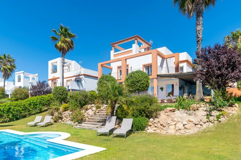 Wonderful Villa with views - Image 1