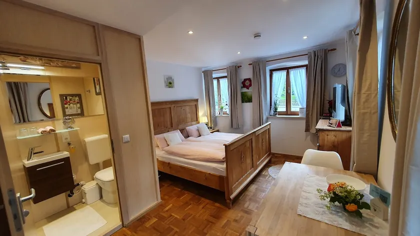 Beautiful guest room in the center of Vogtareuth | Rinser - Image 1
