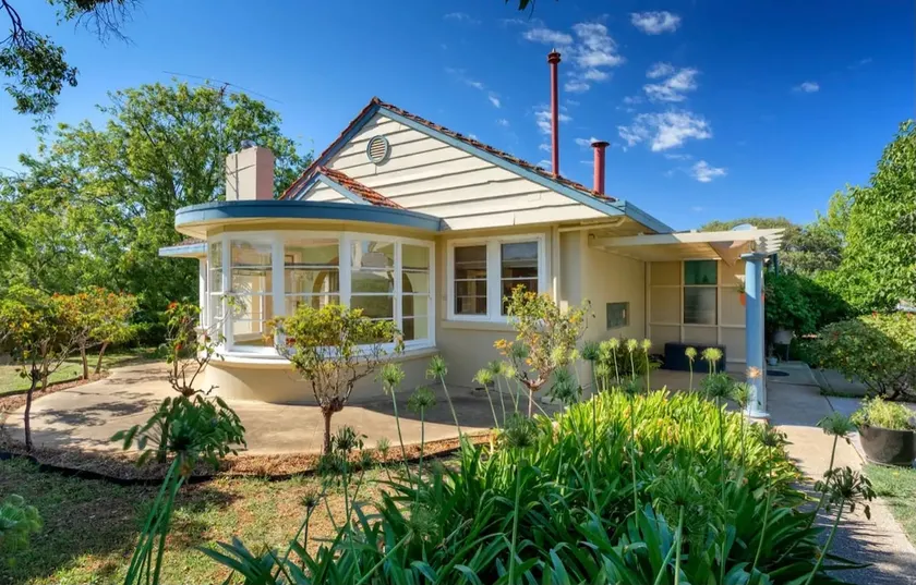 The Captain’s Manor - ducted air-con, great spot! - Image 1