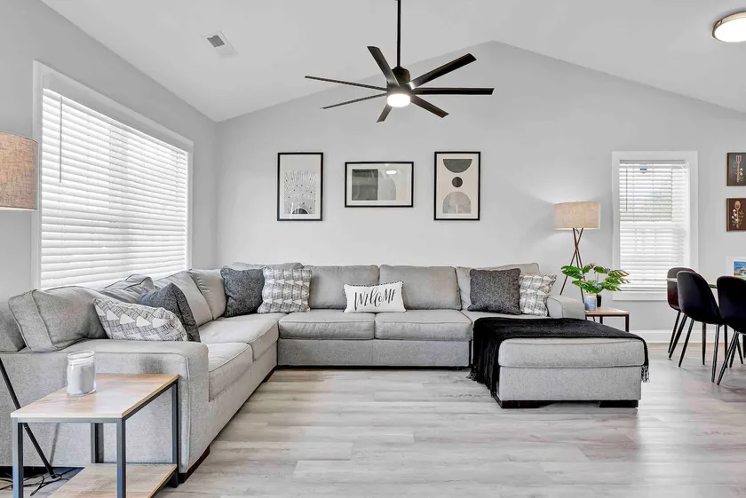 Relaxing 3 Bedroom Home Close to Beach & Airport! - Image 1