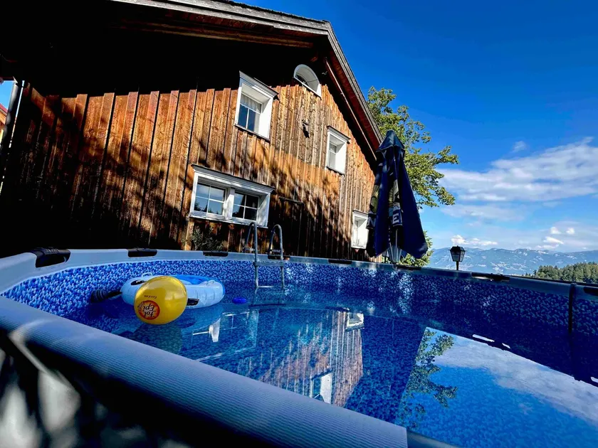 House with pool in the middle of nature - Image 1