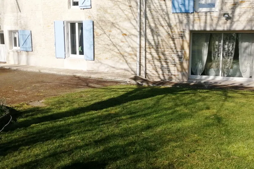Large and pleasant quiet country house - Image 1