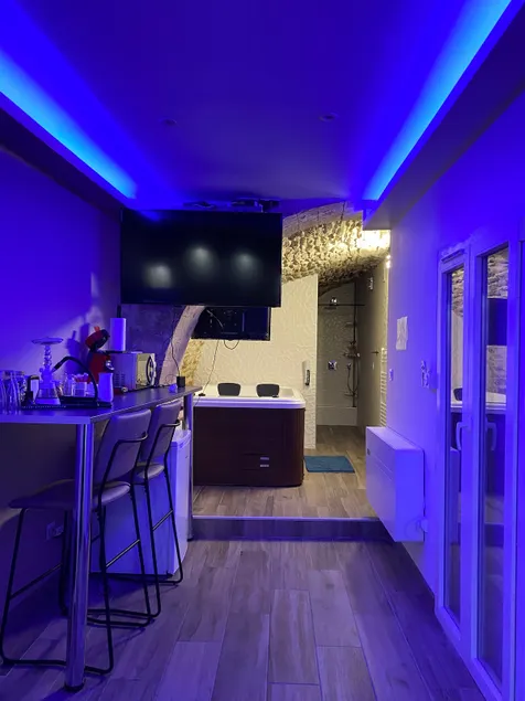 Jacuzzi room - Image 1