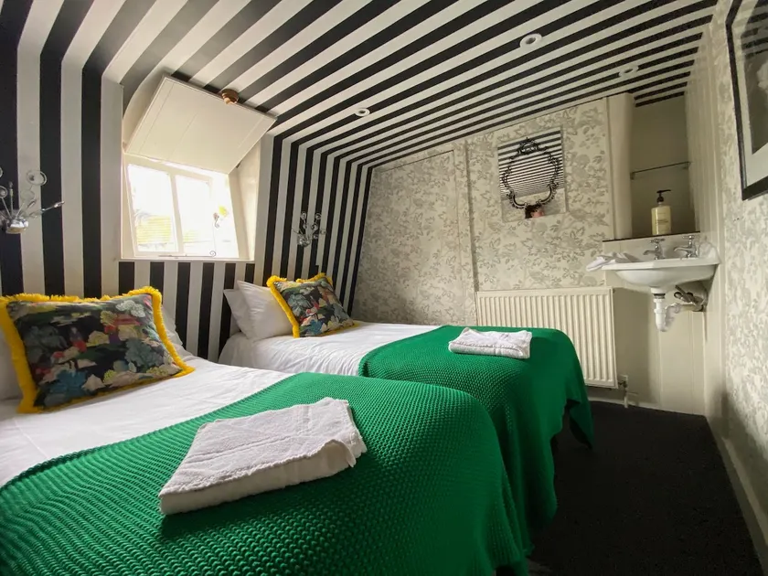 Central Brighton nr sea, Birdcage Heritage Cottage - Image 1