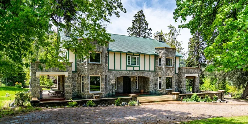 Historic Stone Oak Manor - Image 1