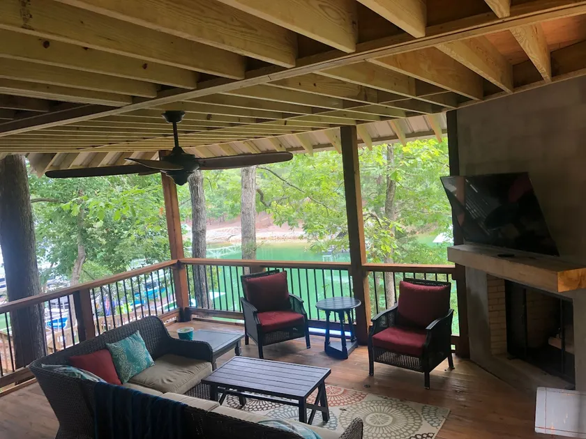 Lake Keowee Cabin 14 miles to Clemson with Hot Tub and new private dock - Image 1