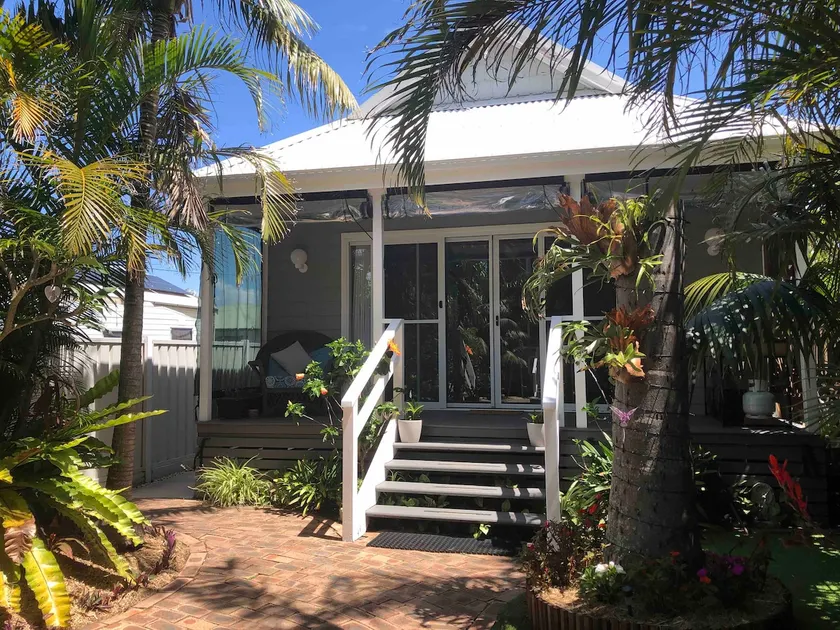 Fully renovated ”Lakeside Bungalow” on Lake MacNSW - Image 1