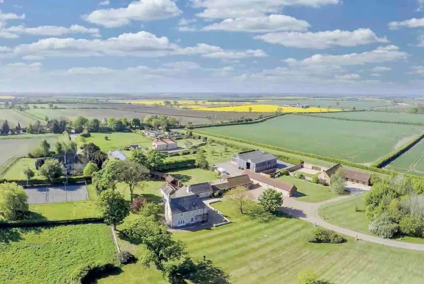 Charming Hen Cottage Countryside Retreat Lincoln - Image 1
