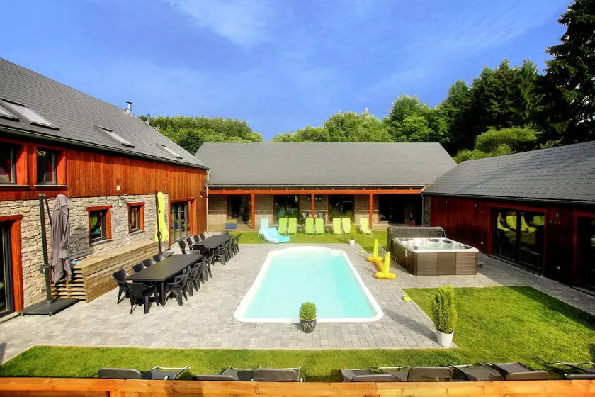 Villa mit beheiztem Außenpool und Sauna - Image 1