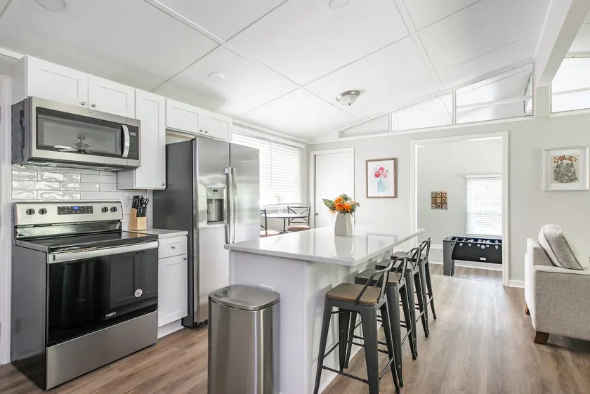 Pet-Friendly Woodstock Cottage - Prime Location - Image 1