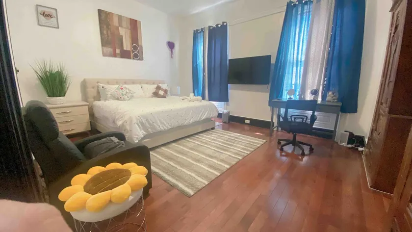 Philadelphia City Center Love Luxury House (King Bed) Perfect Kitchen, 8 minutes from Wells Fargo, Welcome Home! - Image 1