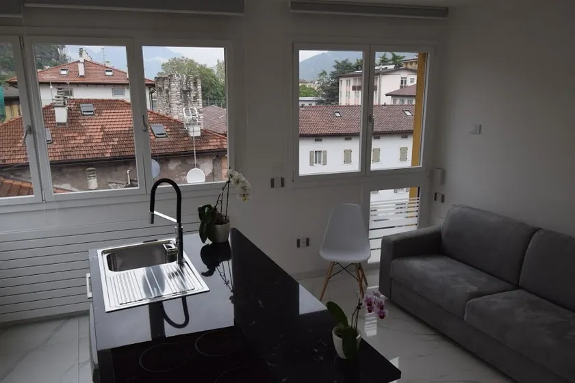 Uni Apart - Image 1