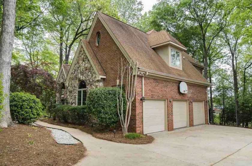 Golfer's Heaven 4 bedroom home with pool table - Image 1