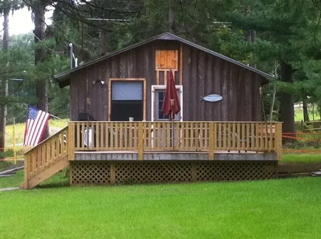 Country Cabin 115 acres Cabin #1 *** has WiFi - Image 1