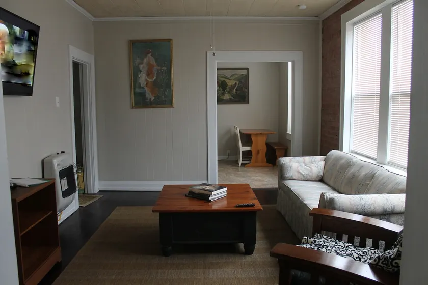 Conveniently Located Apartment - Image 1