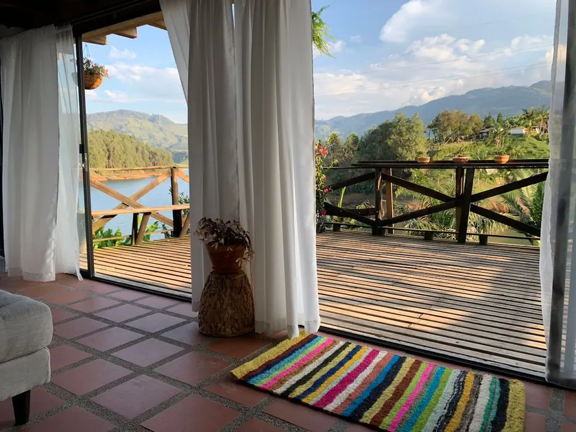 Light filled Guatape home,10 mins from the rock - Image 1