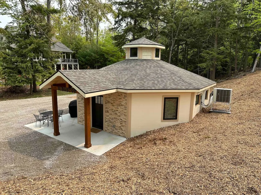 Ridge Point | Walk to Glen Arbor | Pet-Friendly | Close to Sleeping Bear Dunes - Image 1