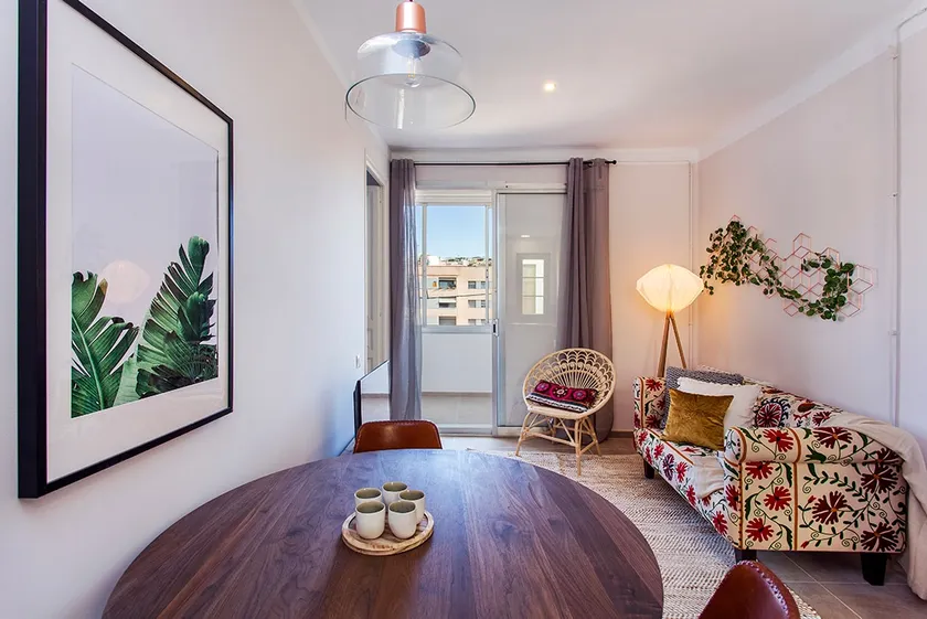 Barcelona | 2 bedrooms | Private balcony | TV - Image 1