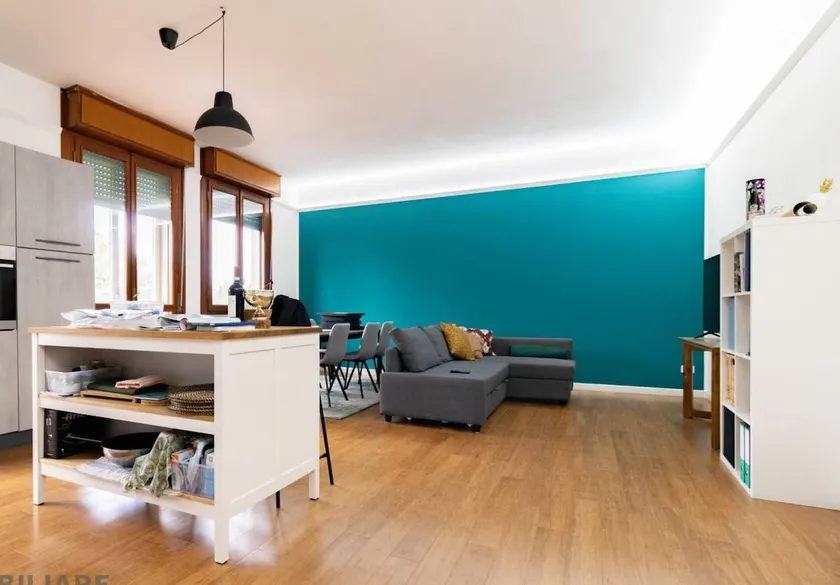 3rd and top floor within walking distance of the center - Image 1