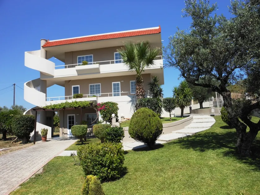Villa Olive Grove, Estudio Superior - Image 1