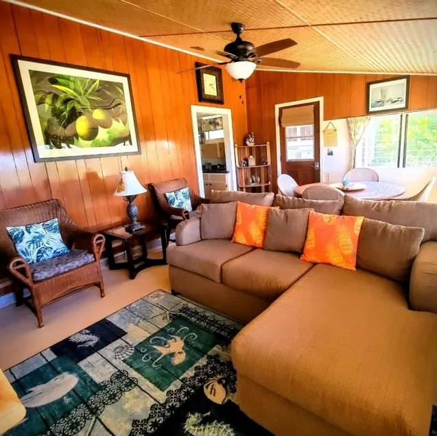 Old Hawaii's Rustic Charm - Elua - Image 1