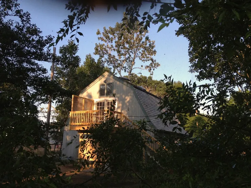 Beautiful Airy Barn in Springs - Image 1