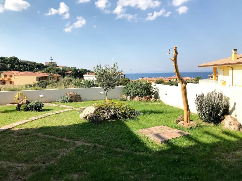 NEW! 3 rooms apartment with huge garden, sea view - Image 1