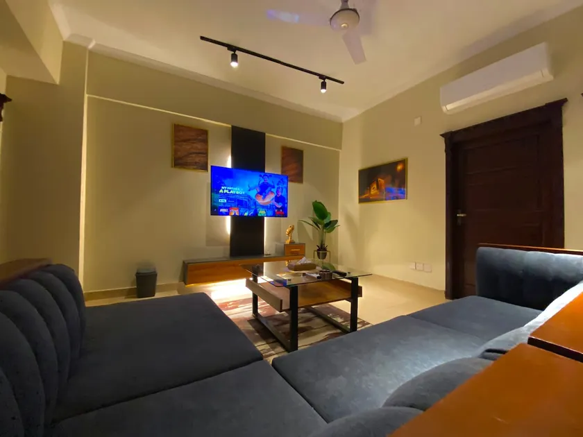 305 woody themed minimalist 1BHK Netflix-heated - Image 1