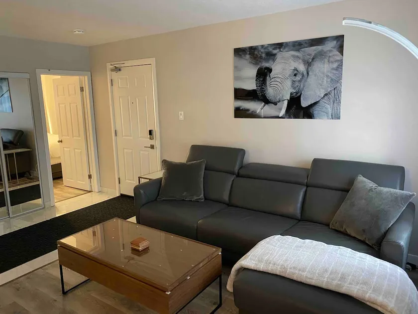 Modern 3 Bed Condo Near Argyle Mall + Free Parking - Image 1