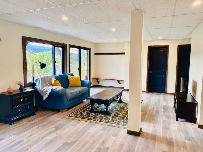 Beautiful Daylight Basement Suite - Image 1